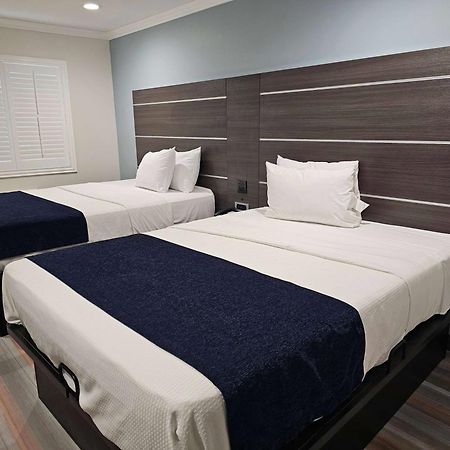 Travelodge Inn & Suites By Wyndham Фуллертон Экстерьер фото