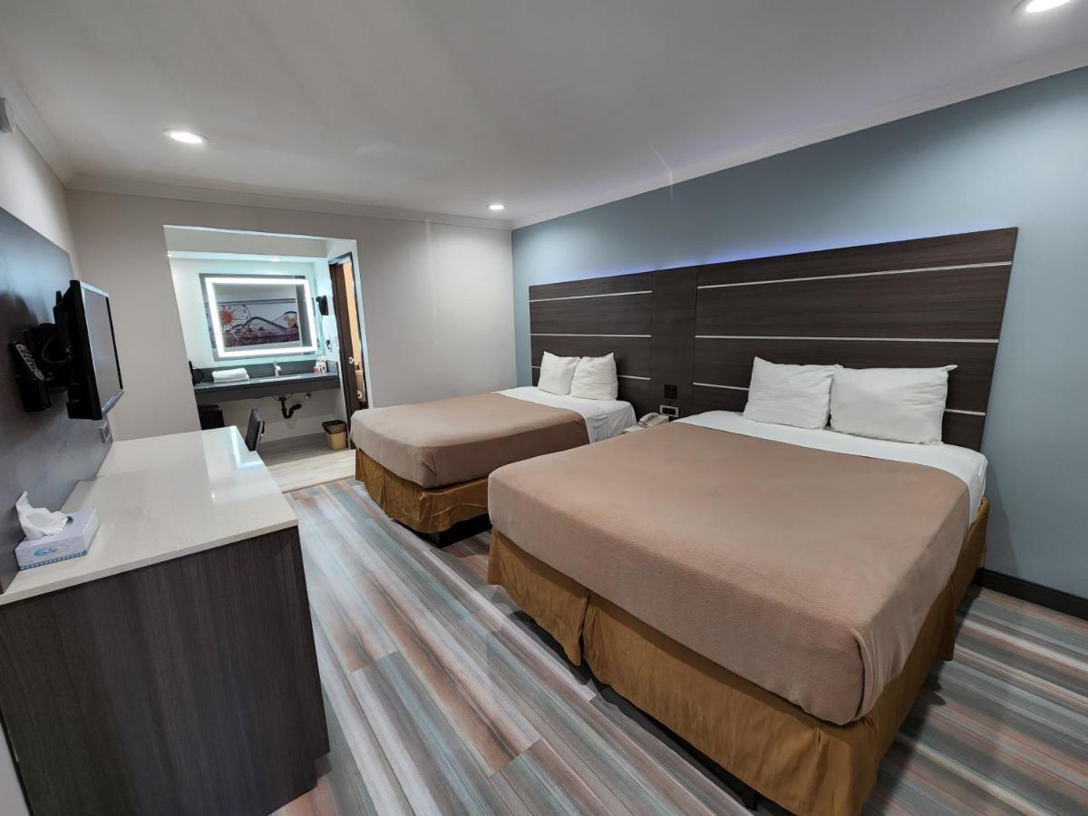 Travelodge Inn & Suites By Wyndham Фуллертон Экстерьер фото