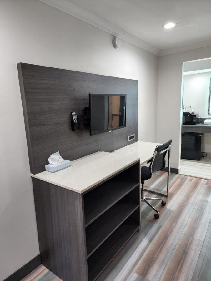 Travelodge Inn & Suites By Wyndham Фуллертон Экстерьер фото
