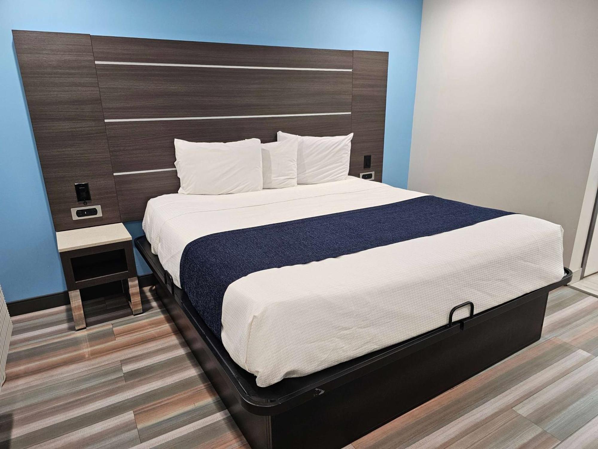 Travelodge Inn & Suites By Wyndham Фуллертон Экстерьер фото