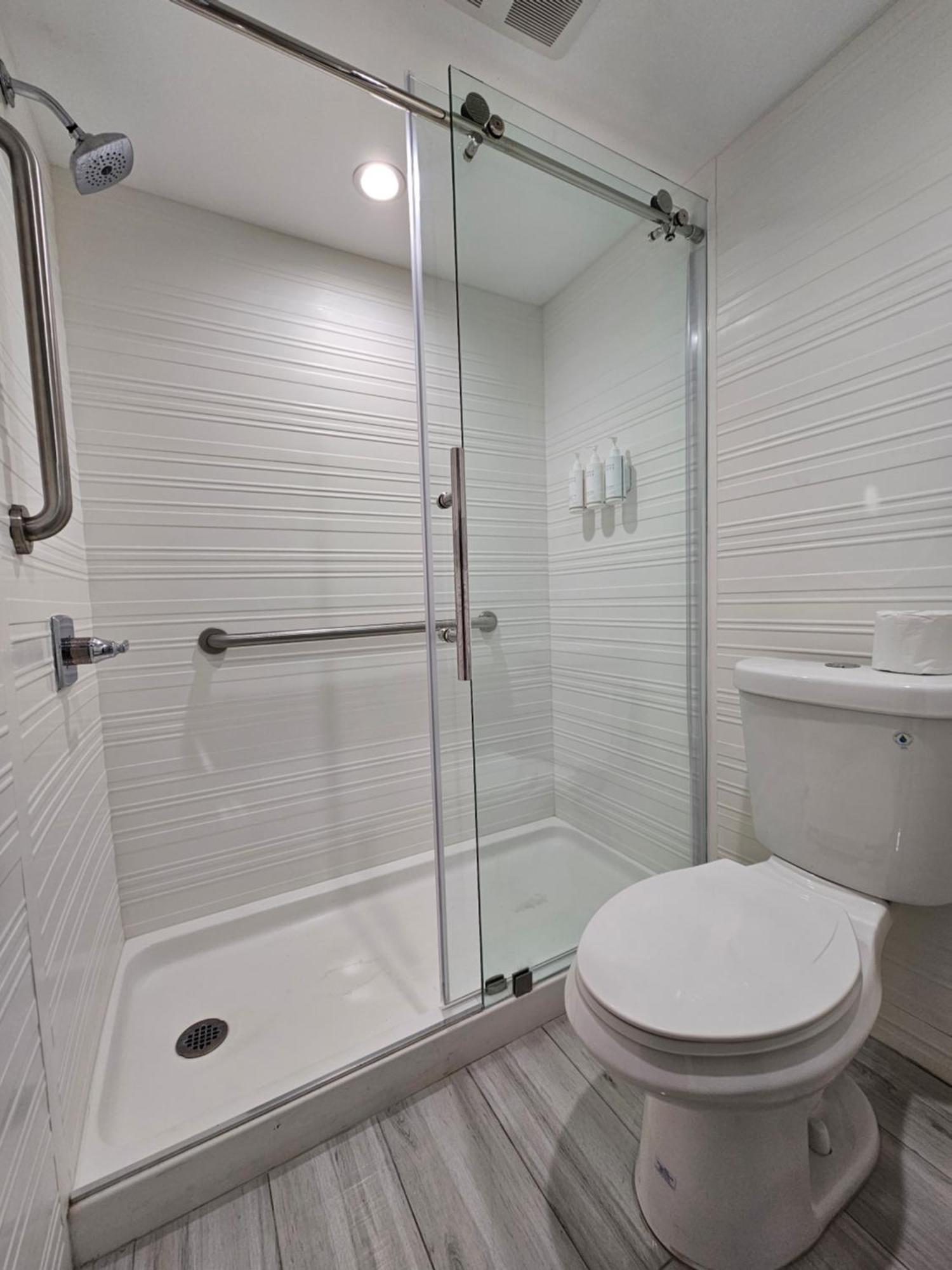 Travelodge Inn & Suites By Wyndham Фуллертон Экстерьер фото