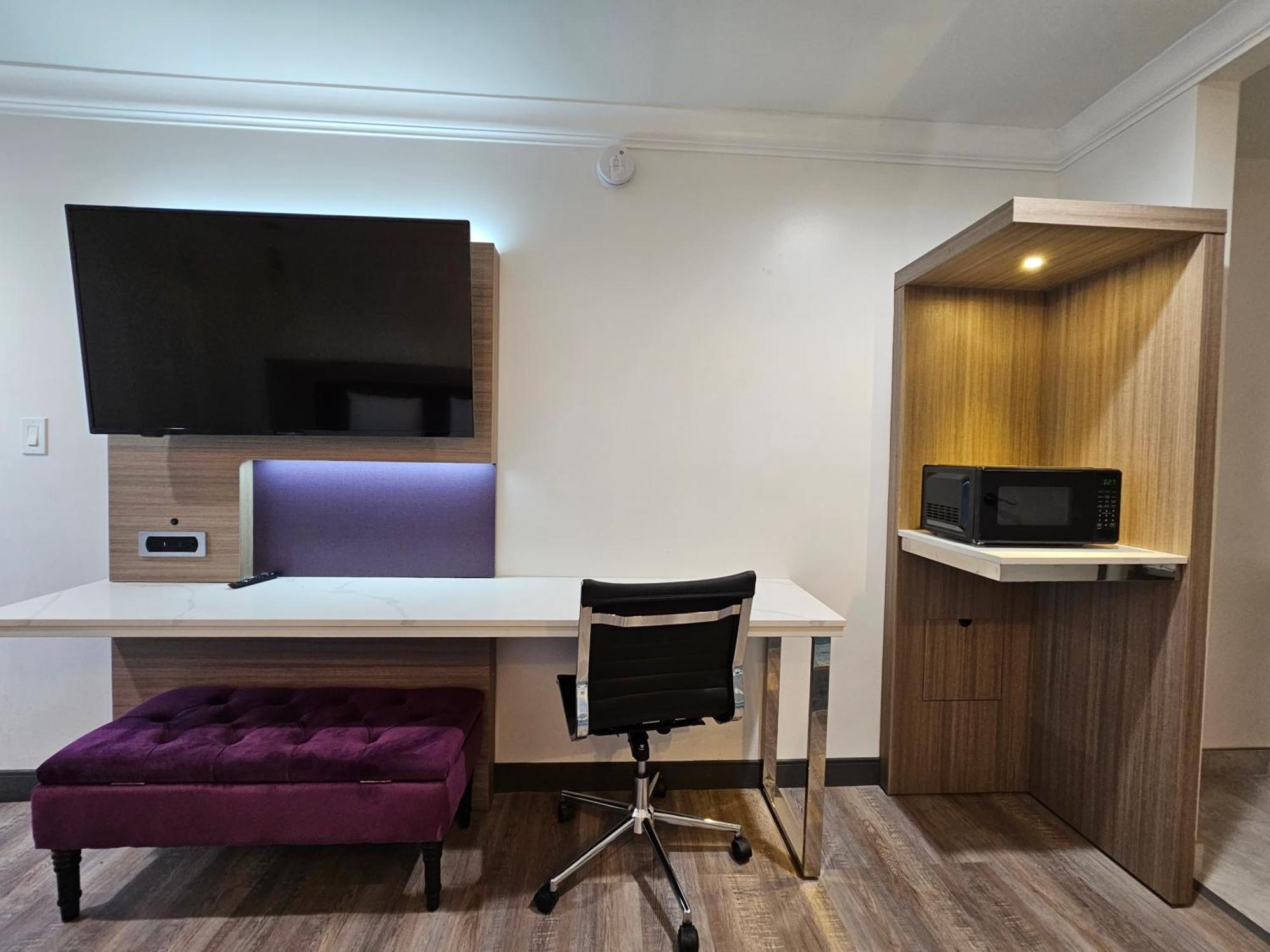 Travelodge Inn & Suites By Wyndham Фуллертон Экстерьер фото