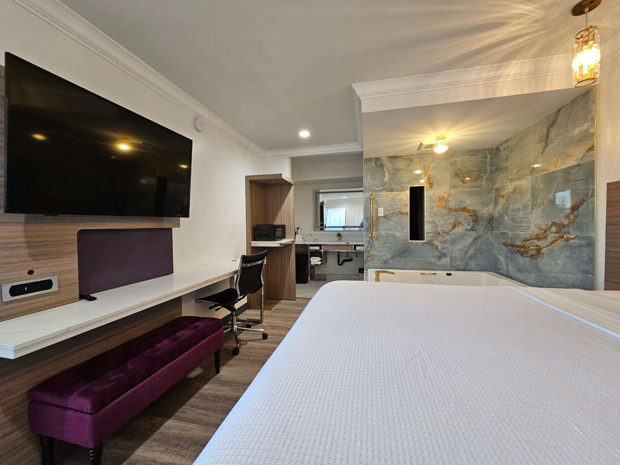 Travelodge Inn & Suites By Wyndham Фуллертон Экстерьер фото