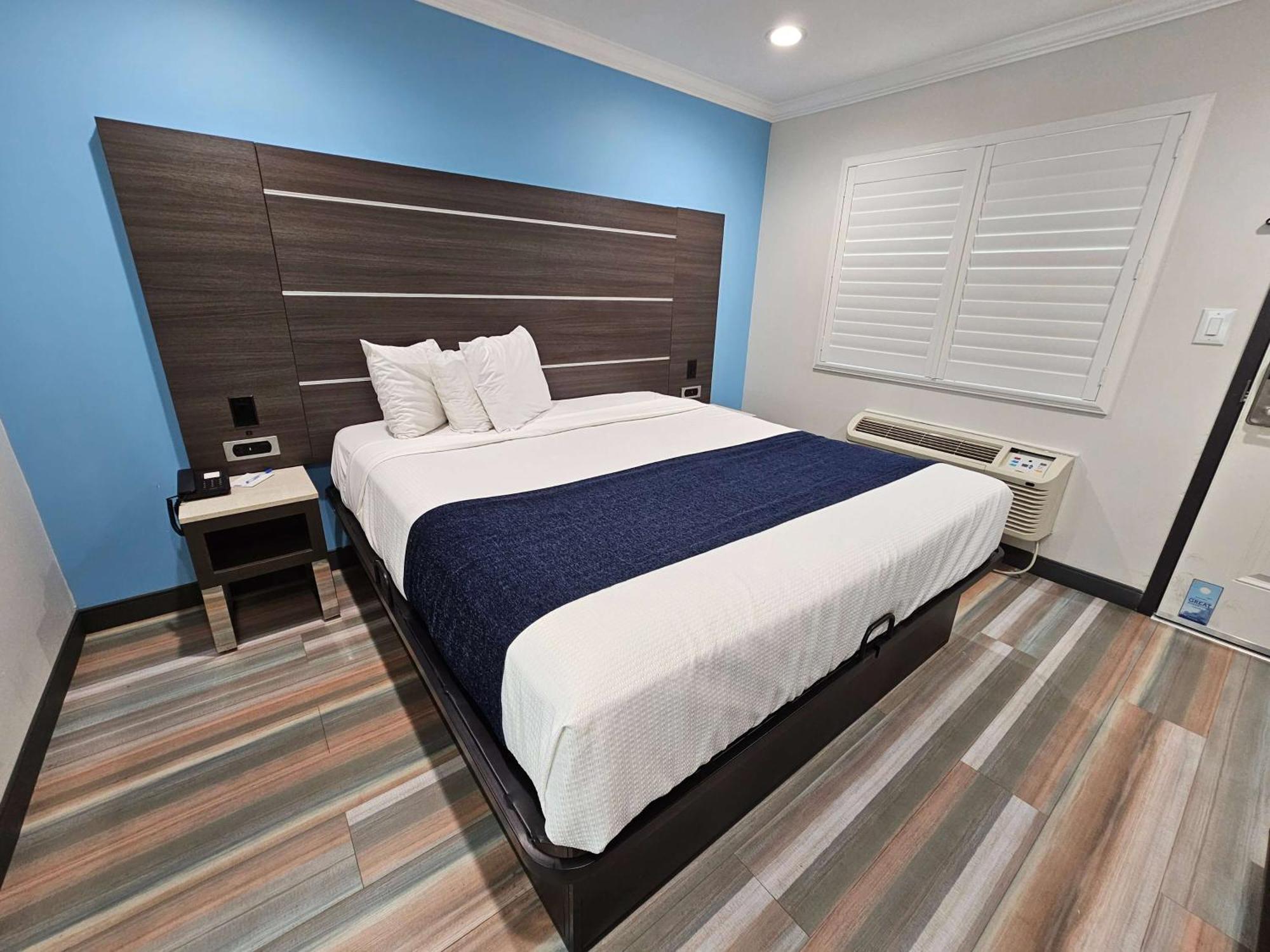 Travelodge Inn & Suites By Wyndham Фуллертон Экстерьер фото